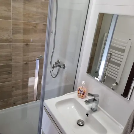 Dom Na Ubocy דירה